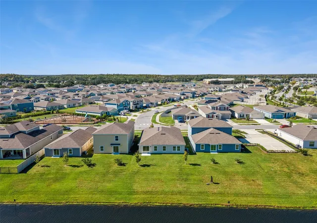 3rd image of 2009 Myrtle Pine St, Kissimmee, FL 34746 | MLS# O6432907