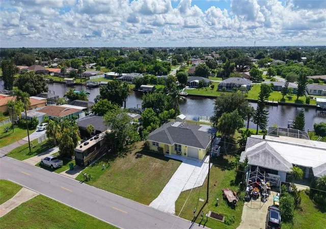 Photo 2 of Single family home for sale at 481 W Tarpon Blvd Nw, Port Charlotte, FL 33952 | MLS# A4702763 | Listing updated on 2026-09-20