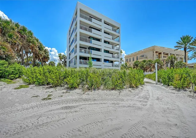 2nd image of 1001 Point Of Rocks Rd #310, Sarasota, FL 34242 | MLS# A4702765