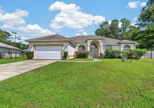 Photo 1 of Single family home for sale at 25 Kathryn Pl, Palm Coast, FL 32164 | MLS# FC320620 | Listing updated on 2026-09-28