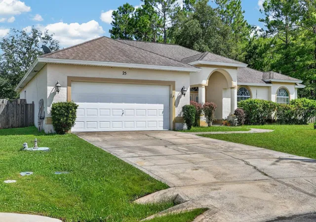 Photo 3 of Single family home for sale at 25 Kathryn Pl, Palm Coast, FL 32164 | MLS# FC320620 | Listing updated on 2026-09-28