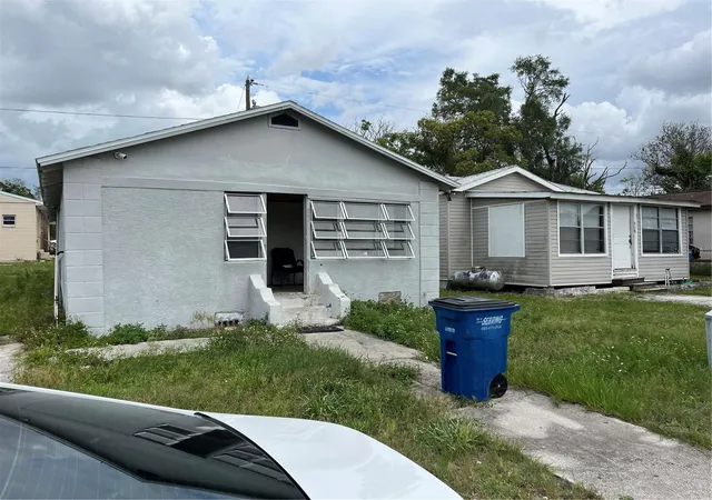 1st image of 852 Shirley St, Sebring, FL 33870 | MLS# A4702771