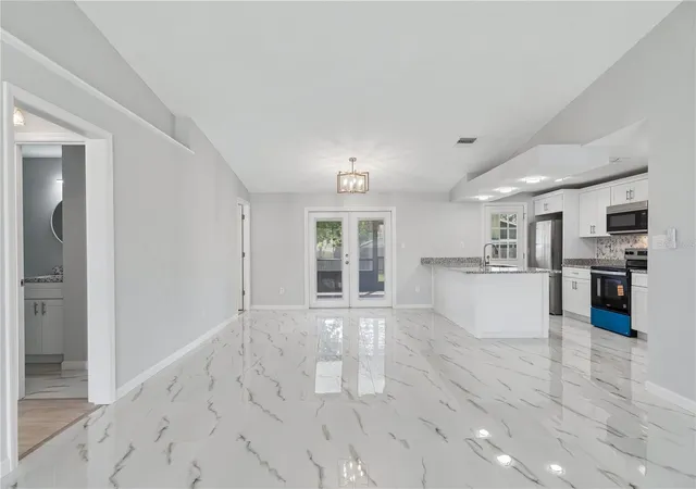 Photo 4 of Single family home for sale at 5588 Garden Grv Cir, Winter Park, FL 32792 | MLS# O6432936 | Listing updated on 2026-10-07