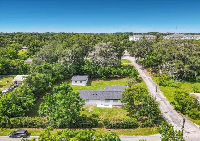 Photo 3 of Single family home for sale at 303 Lake Gertie Rd, Deland, FL 32720 | MLS# O6432951 | Listing updated on 2026-10-05