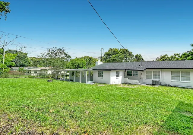 Photo 4 of Single family home for sale at 303 Lake Gertie Rd, Deland, FL 32720 | MLS# O6432951 | Listing updated on 2026-10-05
