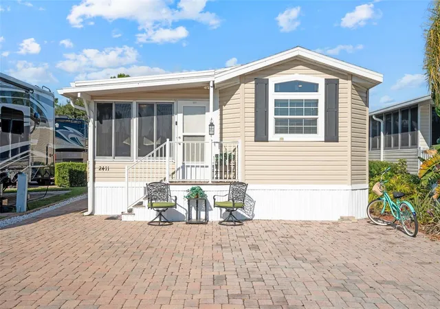 Photo 3 of Manufactured home for sale at 2411 Citrus Tree Rd, Clermont, FL 34714 | MLS# O6432953 | Listing updated on 2026-10-23