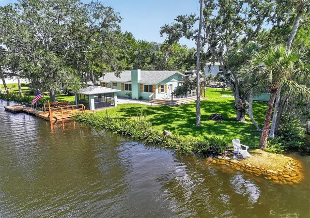 Photo 1 of Single family home for sale at 6086 Island Dr, Weeki Wachee, FL 34607 | MLS# W7888520 | Listing updated on 2026-08-31