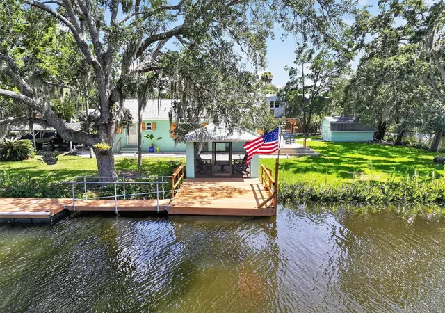 Photo 2 of Single family home for sale at 6086 Island Dr, Weeki Wachee, FL 34607 | MLS# W7888520 | Listing updated on 2026-08-31
