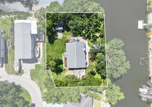 Photo 4 of Single family home for sale at 6086 Island Dr, Weeki Wachee, FL 34607 | MLS# W7888520 | Listing updated on 2026-08-31