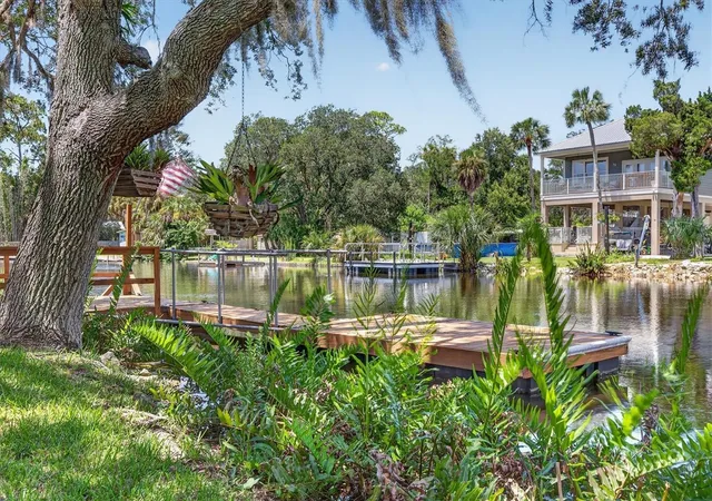 Photo 5 of Single family home for sale at 6086 Island Dr, Weeki Wachee, FL 34607 | MLS# W7888520 | Listing updated on 2026-08-31