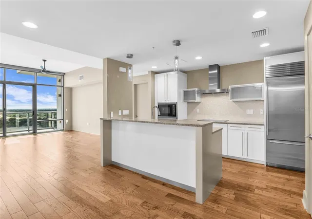 Photo 3 of Condo for sale at 260 S Osceola Ave #1602, Orlando, FL 32801 | MLS# O6432980 | Listing updated on 2026-10-06