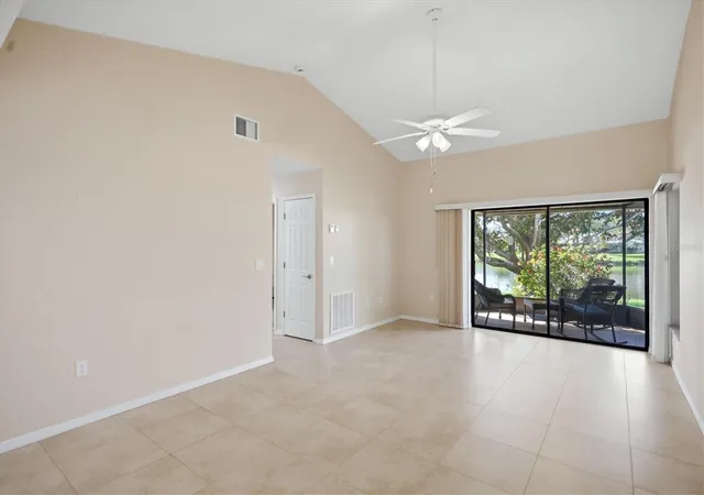 Photo 4 of House for sale at 214 Southampton Dr #327, Venice, FL 34293 | MLS# A4702785 | Listing updated on 2026-09-22