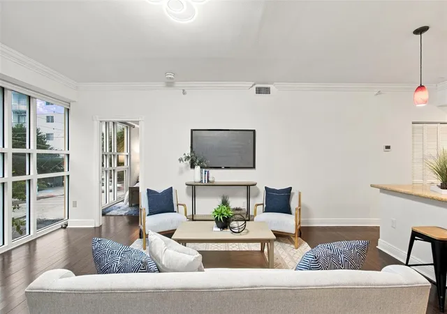 Listing Photo 5 - Condo for sale in building located at 205 5Th Ave N, St. Petersburg, FL 33701 - Unit #201