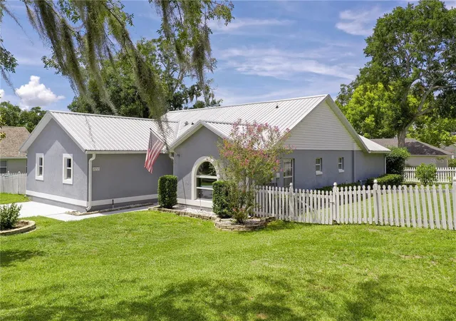 2nd image of 1050 Fahnstock St, Eustis, FL 32726 | MLS# OM730240