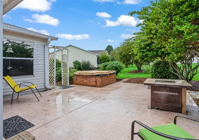 Photo 3 of Single family home for sale at 9671 Se 168th Maplesong Ln, The Villages, FL 32162 | MLS# O6433003 | Listing updated on 2026-09-03