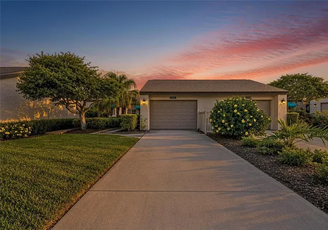 Single family home for sale at 6085 Clubside Dr, SARASOTA, FL 34243 | MLS# A4702794