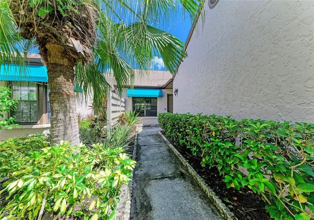 Photo 1 of House for sale at 6085 Clubside Dr, Sarasota, FL 34243 | MLS# A4702794 | Listing updated on 2026-08-16