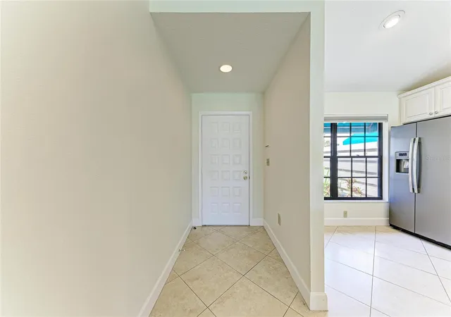 Photo 3 of House for sale at 6085 Clubside Dr, Sarasota, FL 34243 | MLS# A4702794 | Listing updated on 2026-08-16