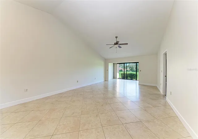 Photo 4 of House for sale at 6085 Clubside Dr, Sarasota, FL 34243 | MLS# A4702794 | Listing updated on 2026-08-16