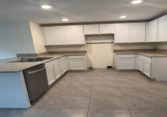 5th image of 1663 Hazy Sea Dr, Plant City, FL 33565 | MLS# TB8538218