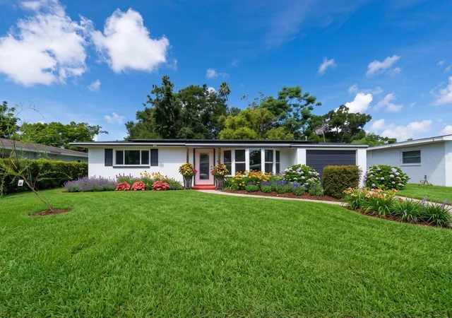Photo 2 of Single family home for sale at 1516 Country Ln W, Clearwater, FL 33759 | MLS# TB8538223 | Listing updated on 2026-10-08