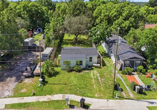 2nd image of 250 W 7th St, Apopka, FL 32703 | MLS# OM730244