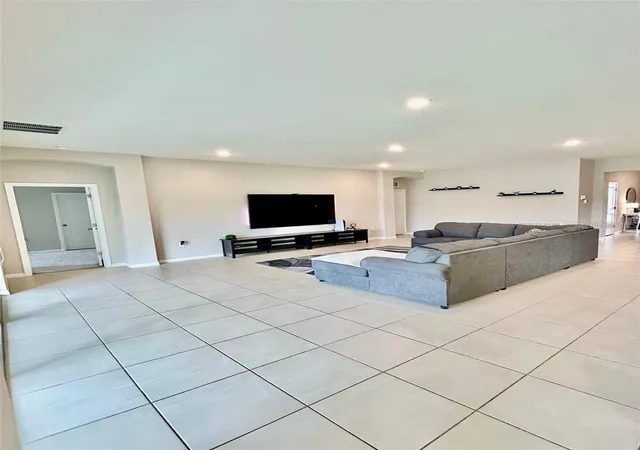 Photo 4 of Single family home for sale at 6853 SE 3rd Loop, Ocala, FL 34470 | MLS# G5116385 | Listing updated on 2026-08-14