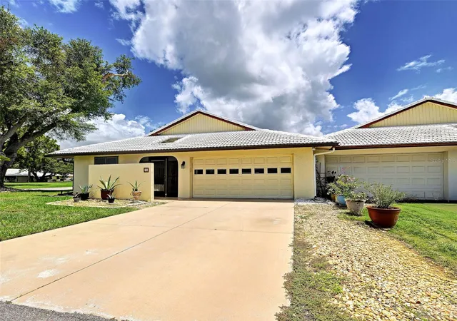 Photo 2 of Single family home for sale at 20 Idle Sands Dr, Venice, FL 34293 | MLS# A4702808 | Listing updated on 2026-08-15