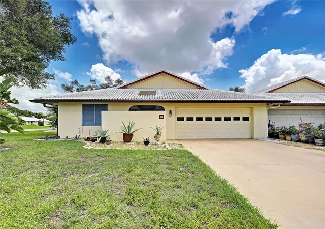 Photo 3 of Single family home for sale at 20 Idle Sands Dr, Venice, FL 34293 | MLS# A4702808 | Listing updated on 2026-08-15