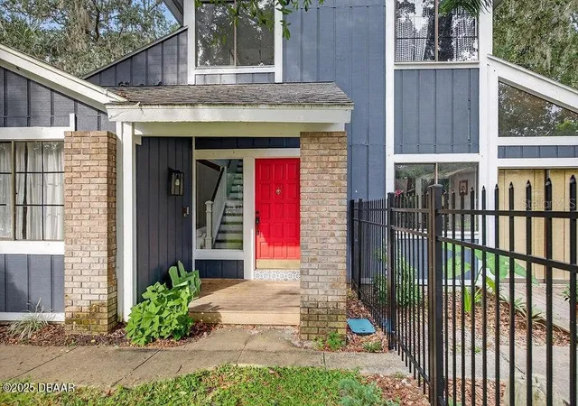 Photo 1 of Single family home for sale at 28 Baymeadow Ct, Ormond Beach, FL 32174 | MLS# V4950697 | Listing updated on 2026-09-25