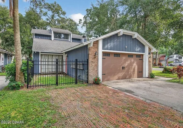Photo 2 of Single family home for sale at 28 Baymeadow Ct, Ormond Beach, FL 32174 | MLS# V4950697 | Listing updated on 2026-09-25