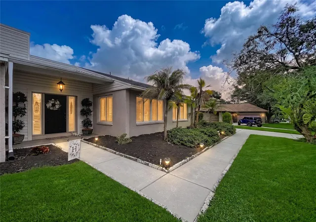 Photo 4 of Single family home for sale at 1068 Sugartree Dr S, Lakeland, FL 33813 | MLS# P4939579 | Listing updated on 2026-09-17