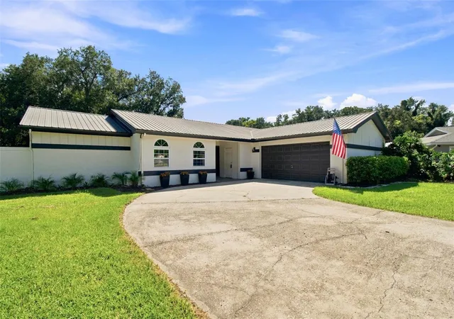 Photo 2 of Single family home for sale at 7233 Woodbrook Dr, Tampa, FL 33625 | MLS# TB8538291 | Listing updated on 2026-10-03