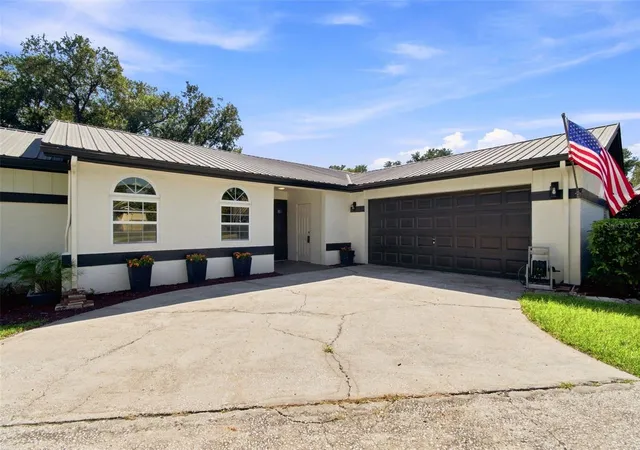 Photo 3 of Single family home for sale at 7233 Woodbrook Dr, Tampa, FL 33625 | MLS# TB8538291 | Listing updated on 2026-10-03