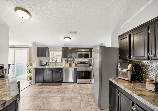 Photo 3 of Manufactured home for sale at 3560 NE 71st Avenue, High Springs, FL 32643 | MLS# OM730271 | Listing updated on 2026-09-29