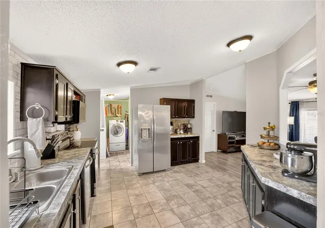 Photo 4 of Manufactured home for sale at 3560 NE 71st Avenue, High Springs, FL 32643 | MLS# OM730271 | Listing updated on 2026-09-29