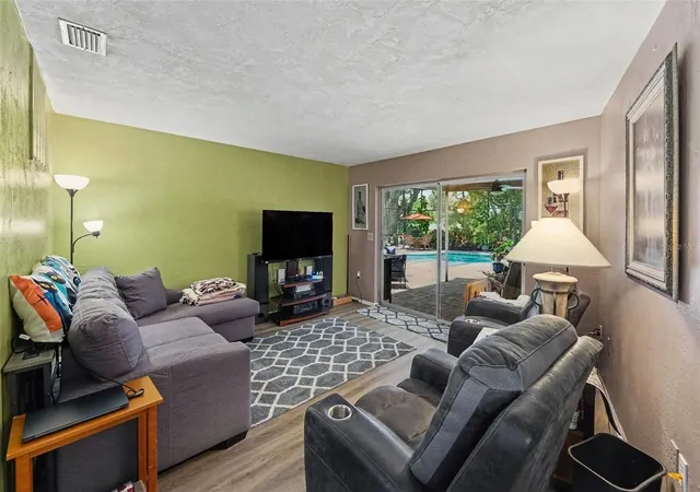 5th image of 3061 Alt 19, Palm Harbor, FL 34683 | MLS# TB8538313
