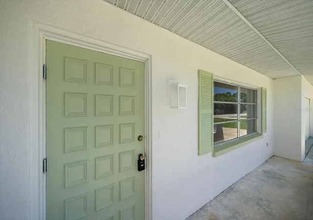 2nd image of 987 Queen Rd, Venice, FL 34293 | MLS# A4702833
