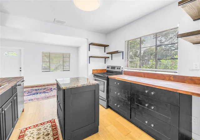 Photo 4 of Single family home for sale at 2000 27th Avenue N, Saint Petersburg, FL 33713 | MLS# TB8538325 | Listing updated on 2026-08-28