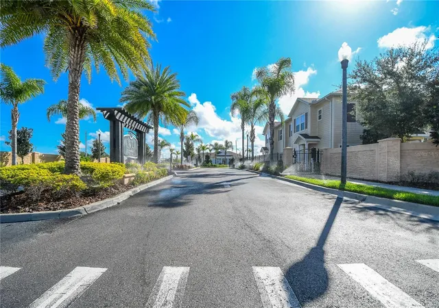 Photo 4 of Townhouse for sale at 8927 Shine Dr, Kissimmee, FL 34747 | MLS# S5155518 | Listing updated on 2026-08-14