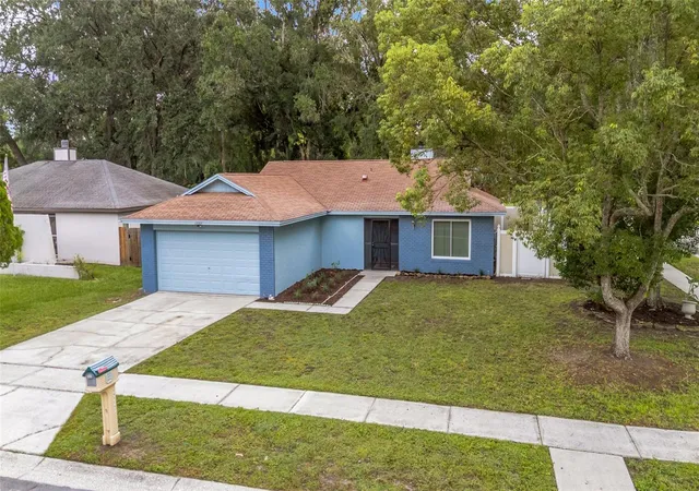 Photo 3 of Single family home for sale at 17717 Cranbrook Dr, Lutz, FL 33549 | MLS# TB8538365 | Listing updated on 2026-10-05