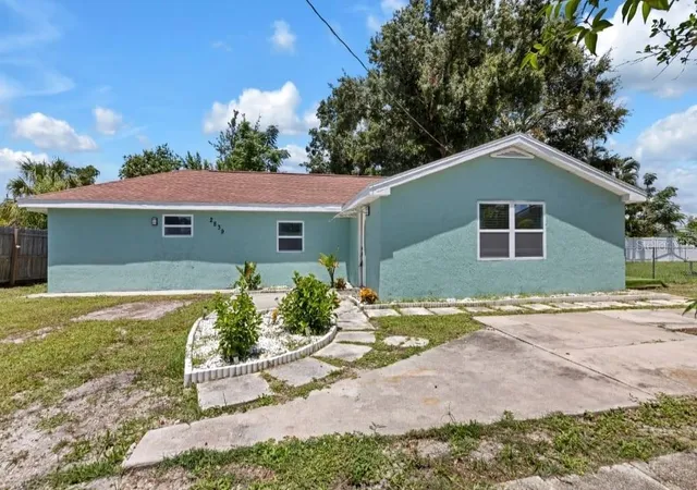 Photo 1 of Single family home for sale at 2839 Olympic St, Sarasota, FL 34231 | MLS# A4702845 | Listing updated on 2026-09-16