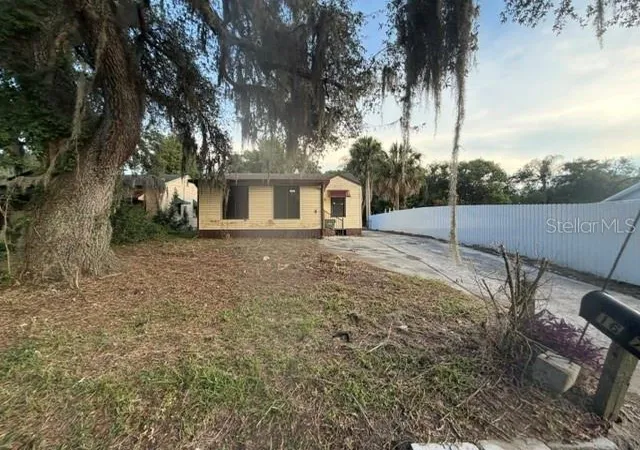 Photo 1 of Single family home for sale at 1607 Center St, Leesburg, FL 34748 | MLS# O6433139 | Listing updated on 2026-08-13
