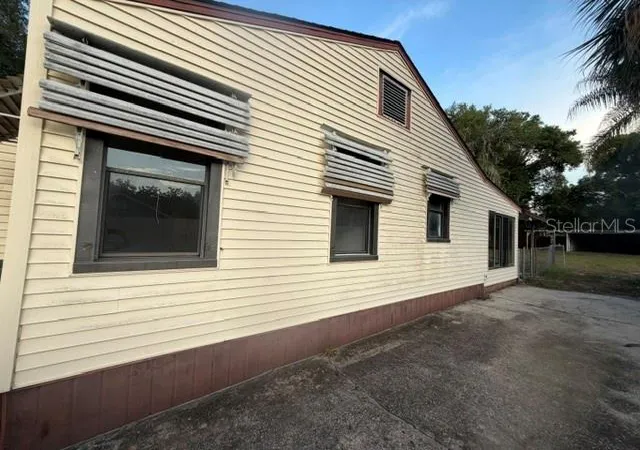 Photo 2 of Single family home for sale at 1607 Center St, Leesburg, FL 34748 | MLS# O6433139 | Listing updated on 2026-08-13