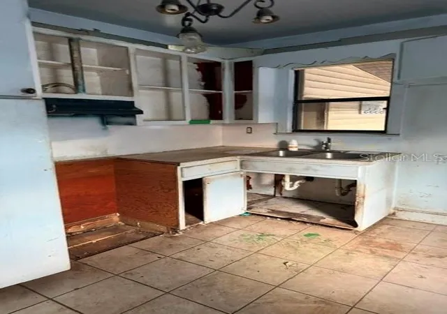 Photo 3 of Single family home for sale at 1607 Center St, Leesburg, FL 34748 | MLS# O6433139 | Listing updated on 2026-08-13