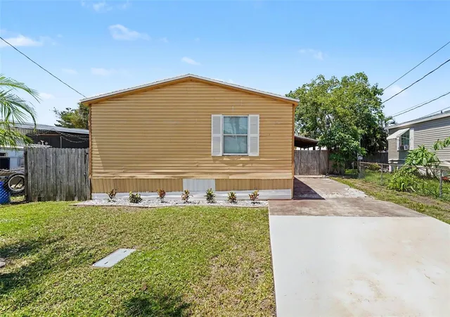 2nd image of 739 Driftwood Ln, Tarpon Springs, FL 34689 | MLS# TB8538377