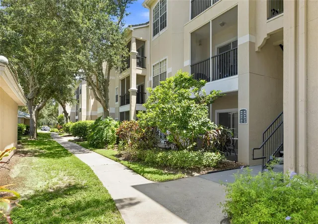 Listing Photo 4 - Condo for sale in building located at 5134 Northridge Rd, Sarasota, FL 34238 - Unit #208