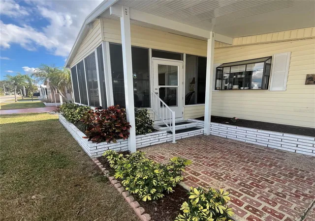 Photo 3 of Manufactured home for sale at 808 53rd Avenue E #209, Bradenton, FL 34203 | MLS# A4702851 | Listing updated on 2026-09-13