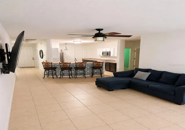 3rd image of 318 Sigmund Loop, Davenport, FL 33837 | MLS# S5155527