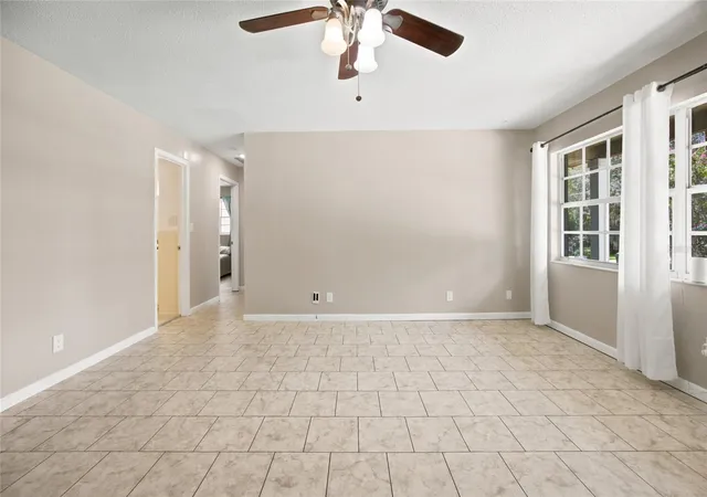 Photo 3 of Single family home for sale at 723 SE 30th Avenue, Ocala, FL 34471 | MLS# OM730301 | Listing updated on 2026-08-30